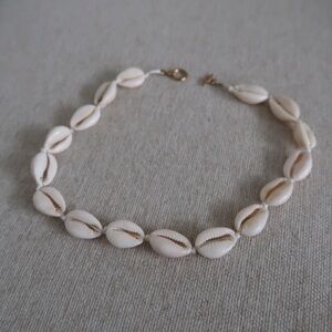 Elegant Cream Shell Necklace